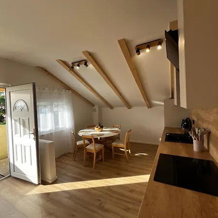 Korenat Apartamento Turanj